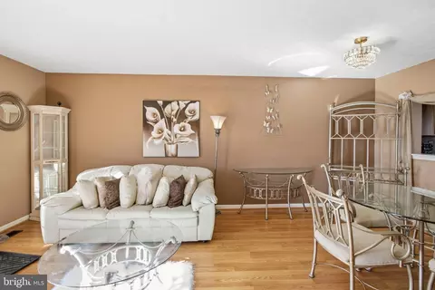 Living - 3914 Hunt Harbor Rd, Middle River, MD 21220 photo 2 of 3