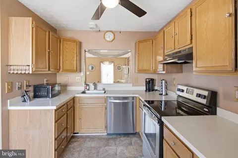 Kitchen - 3914 Hunt Harbor Rd, Middle River, MD 21220 photo 1 of 2