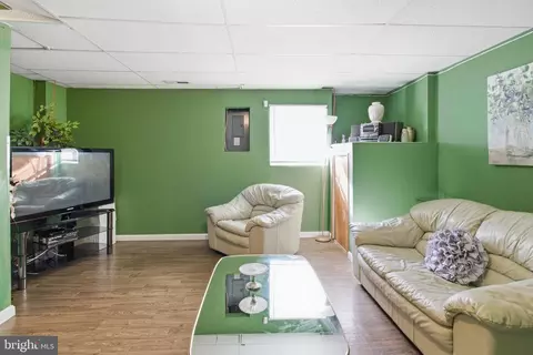 Living - 3914 Hunt Harbor Rd, Middle River, MD 21220 photo 3 of 3