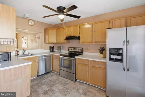 Kitchen - 3914 Hunt Harbor Rd, Middle River, MD 21220 photo 2 of 2