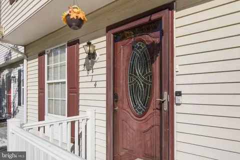 Entry Way - 3914 Hunt Harbor Rd, Middle River, MD 21220 photo 1 of 6
