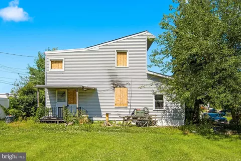 1826 Kittyhawk Rd, Essex, MD 21221