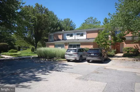 6 Lamplighter Ct #6, Pikesville, MD 21208
