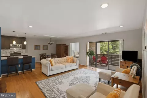4 Candlemaker Ct #205, Pikesville, MD 21208