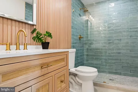 Bath - 109 Chesley Ave, Baltimore, MD 21206 photo 1 of 4