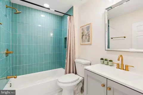 Bath - 109 Chesley Ave, Baltimore, MD 21206 photo 3 of 4