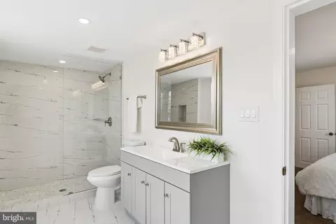 Bath - 109 Chesley Ave, Baltimore, MD 21206 photo 2 of 4