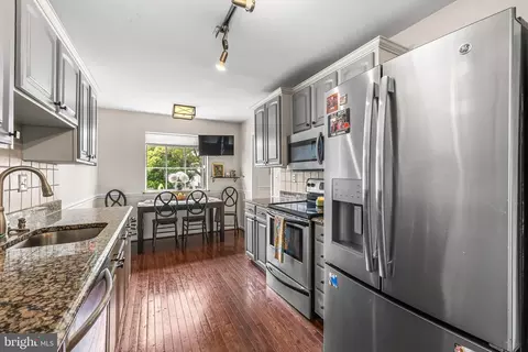 Kitchen - 13 Barrow Ct, Towson, MD 21204 photo 4 of 5