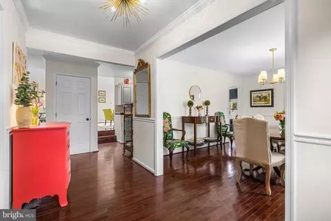 Entry Way - 13 Barrow Ct, Towson, MD 21204 photo 6 of 12