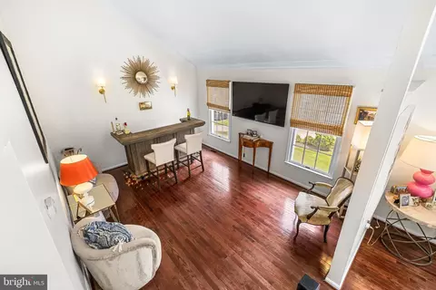 Entry Way - 13 Barrow Ct, Towson, MD 21204 photo 10 of 12