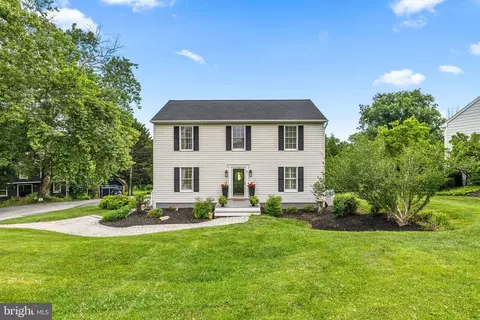 13 Barrow Ct, Towson, MD 21204