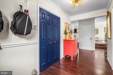 Entry Way - 13 Barrow Ct, Towson, MD 21204 photo 5 of 12