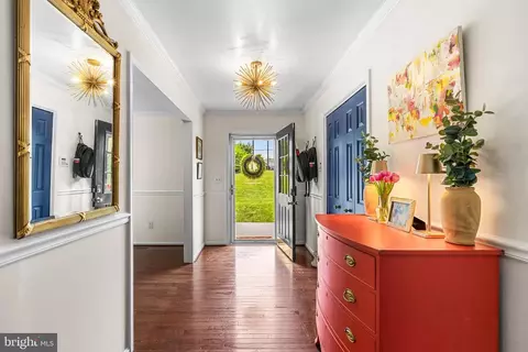 Entry Way - 13 Barrow Ct, Towson, MD 21204 photo 3 of 12