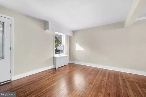 Living - 46 Shipway, Dundalk, MD 21222 photo 2 of 7
