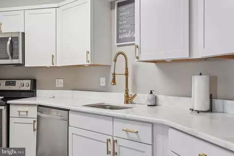 Kitchen - 205 E Joppa Rd #1507, Towson, MD 21286 photo 3 of 3