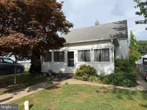 6 Avenal Rd, Essex, MD 21221