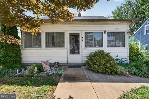 6 Avenal Rd, Essex, MD 21221 photo 2