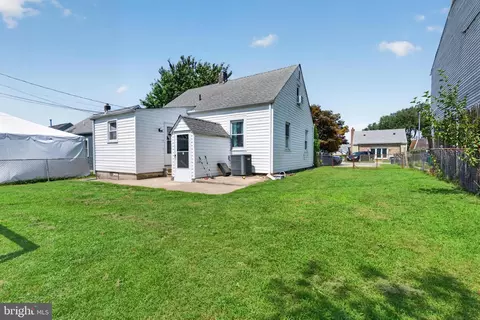 6 Avenal Rd, Essex, MD 21221 photo 8