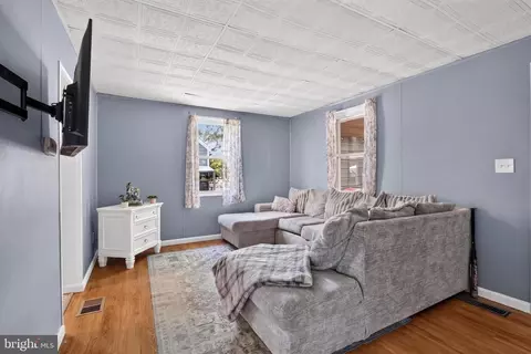 6 Avenal Rd, Essex, MD 21221 photo 13