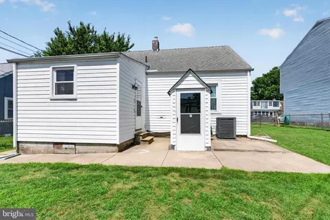 6 Avenal Rd, Essex, MD 21221 photo 5