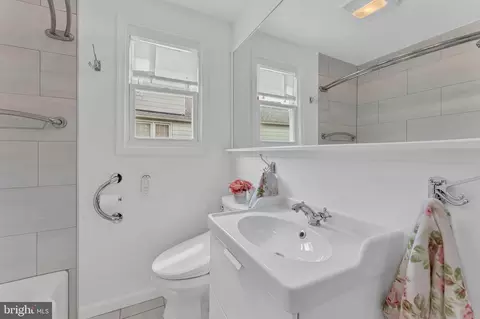 Bath - 1218 North Ave, Halethorpe, MD 21227 photo 2 of 3