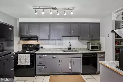 Kitchen - 3900 Misty View Rd, Middle River, MD 21220 photo 1 of 2