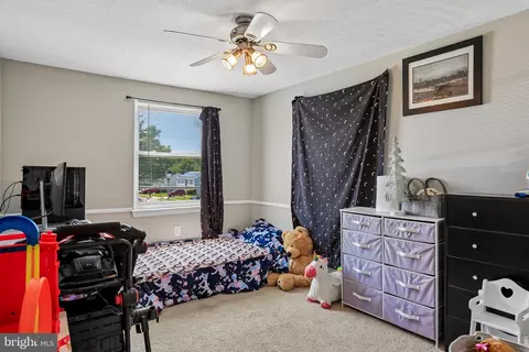Bedroom - 3900 Misty View Rd, Middle River, MD 21220 photo 2 of 3