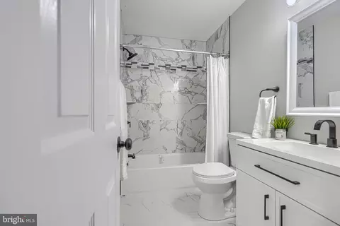 Bath - 4 Periwinkle Ct, Sparrows Point, MD 21219 photo 2 of 13