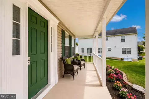 Exterior - 4 Periwinkle Ct, Sparrows Point, MD 21219 photo 4 of 7
