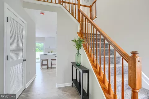 Entry Way - 4 Periwinkle Ct, Sparrows Point, MD 21219 photo 2 of 7