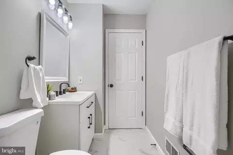 Bath - 4 Periwinkle Ct, Sparrows Point, MD 21219 photo 5 of 13