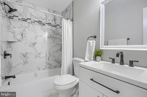 Bath - 4 Periwinkle Ct, Sparrows Point, MD 21219 photo 3 of 13