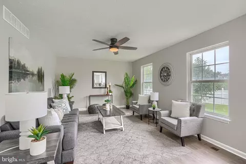 Living - 4 Periwinkle Ct, Sparrows Point, MD 21219 photo 1 of 2