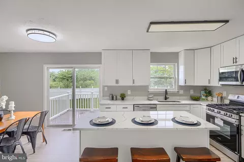 Kitchen - 4 Periwinkle Ct, Sparrows Point, MD 21219 photo 5 of 6
