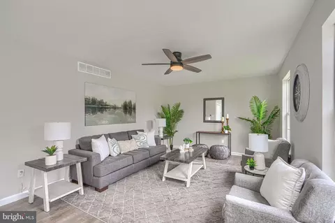 Living - 4 Periwinkle Ct, Sparrows Point, MD 21219 photo 2 of 2