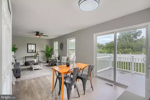 Dining - 4 Periwinkle Ct, Sparrows Point, MD 21219 photo 4 of 5
