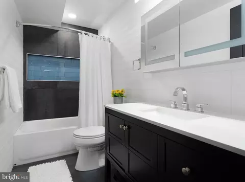 Bath - 5420 Lynch Ln, Baldwin, MD 21013 photo 2 of 4