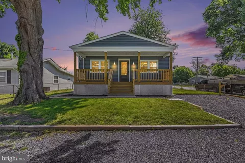 16 Fir Dr, Middle River, MD 21220