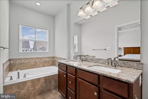 Bath - 613 Colindale, Middle River, MD 21220 photo 2 of 3