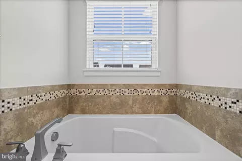 Bath - 613 Colindale, Middle River, MD 21220 photo 3 of 3