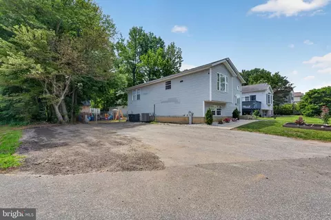Exterior - 2821 Willow Ave, Sparrows Point, MD 21219 photo 5 of 10