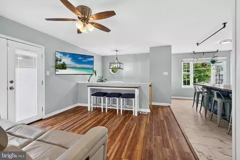 Entry Way - 2821 Willow Ave, Sparrows Point, MD 21219 photo 3 of 6