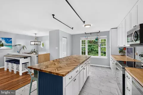Kitchen - 2821 Willow Ave, Sparrows Point, MD 21219 photo 4 of 5