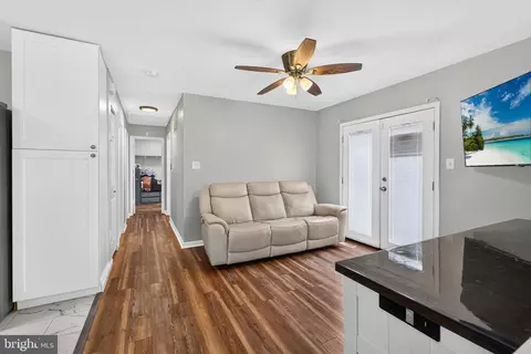 Entry Way - 2821 Willow Ave, Sparrows Point, MD 21219 photo 2 of 6
