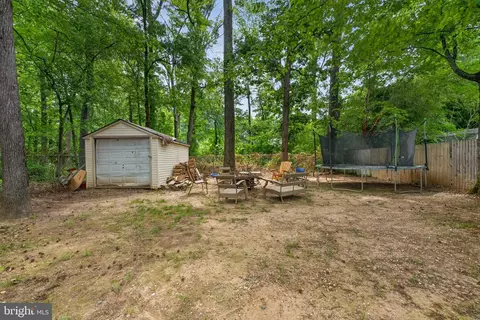 Exterior - 2821 Willow Ave, Sparrows Point, MD 21219 photo 8 of 10