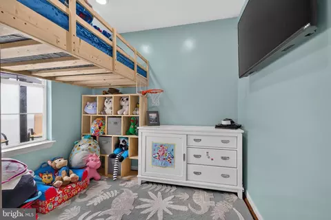 Bedroom - 2821 Willow Ave, Sparrows Point, MD 21219 photo 2 of 6