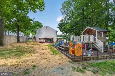 Exterior - 2821 Willow Ave, Sparrows Point, MD 21219 photo 9 of 10