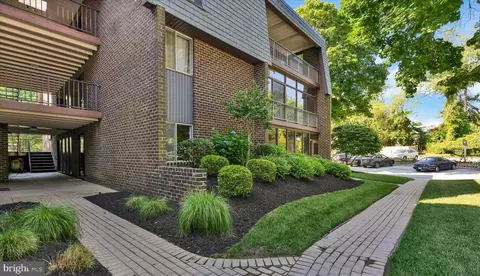 5 Stonehenge Cir #2, Pikesville, MD 21208