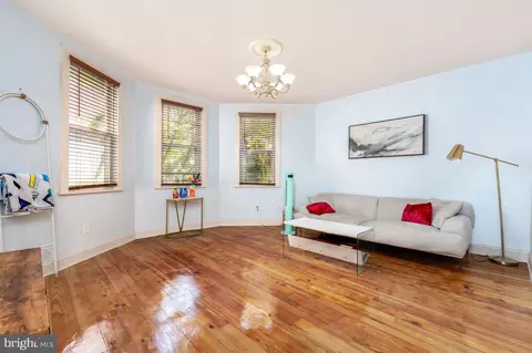 Living - 7 Chesley Ave, Baltimore, MD 21206 photo 2 of 5