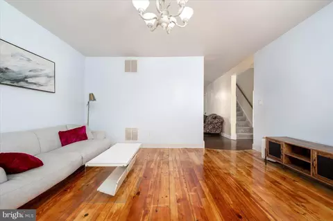 Living - 7 Chesley Ave, Baltimore, MD 21206 photo 3 of 5